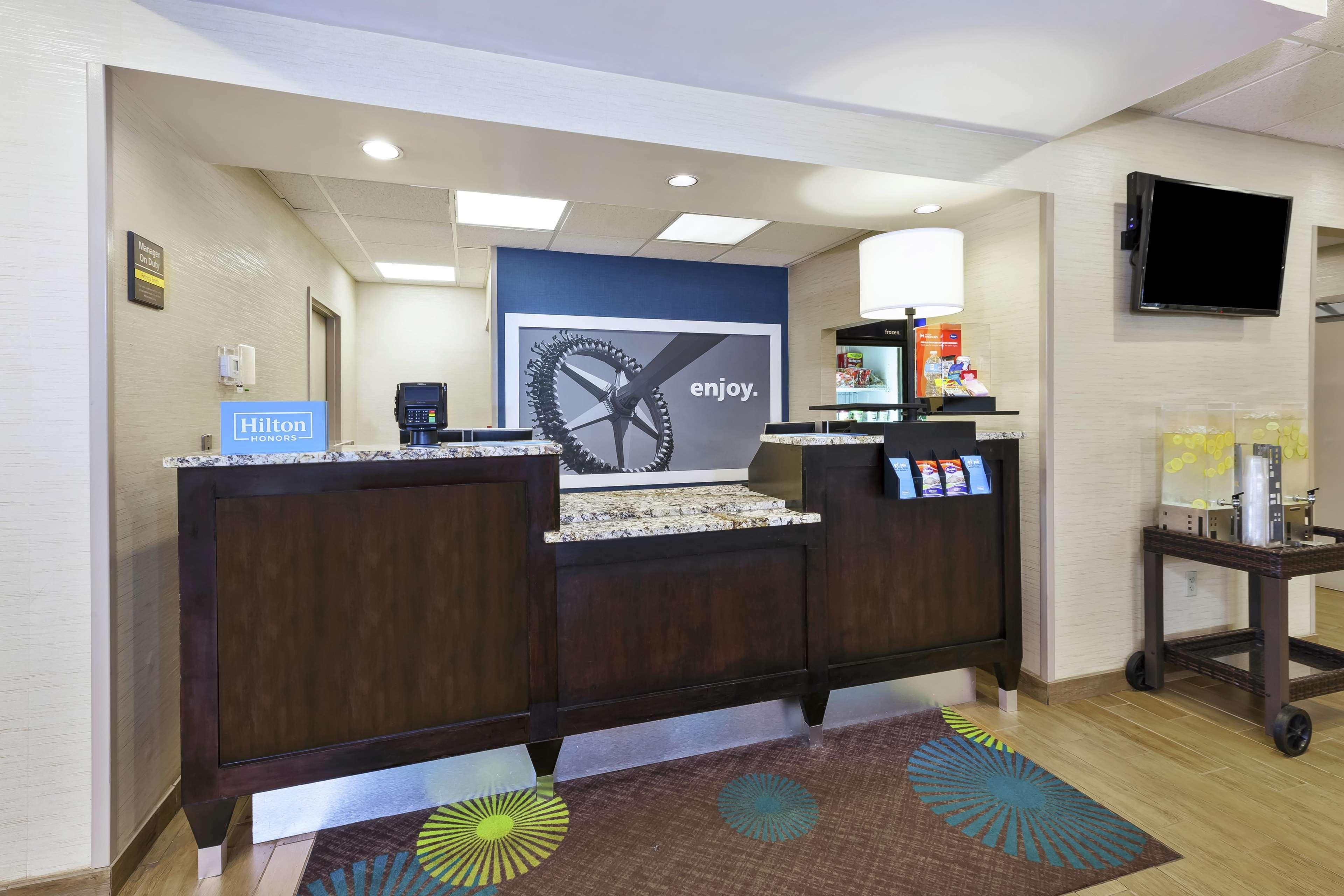 Hampton Inn Clinton Bagian luar foto