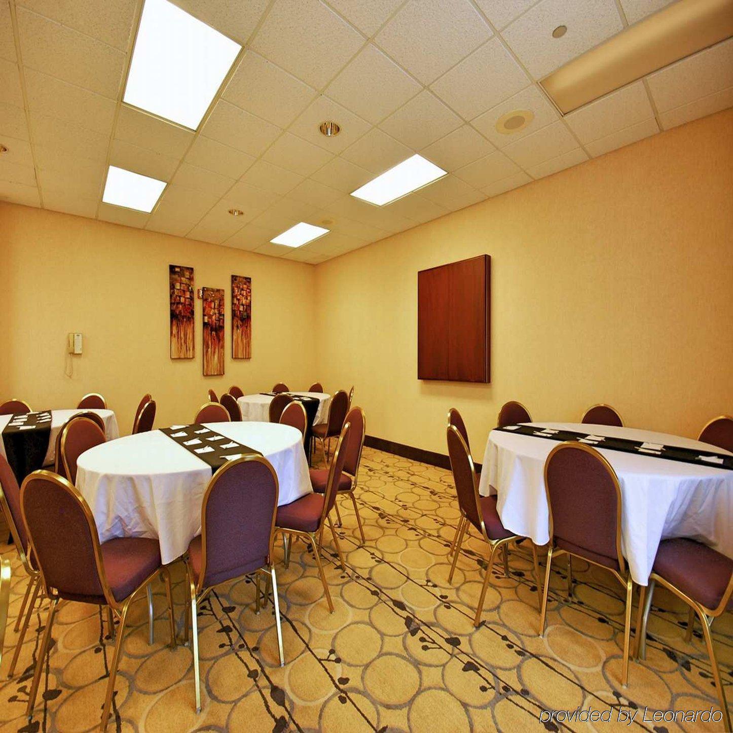 Hampton Inn Clinton Bagian luar foto