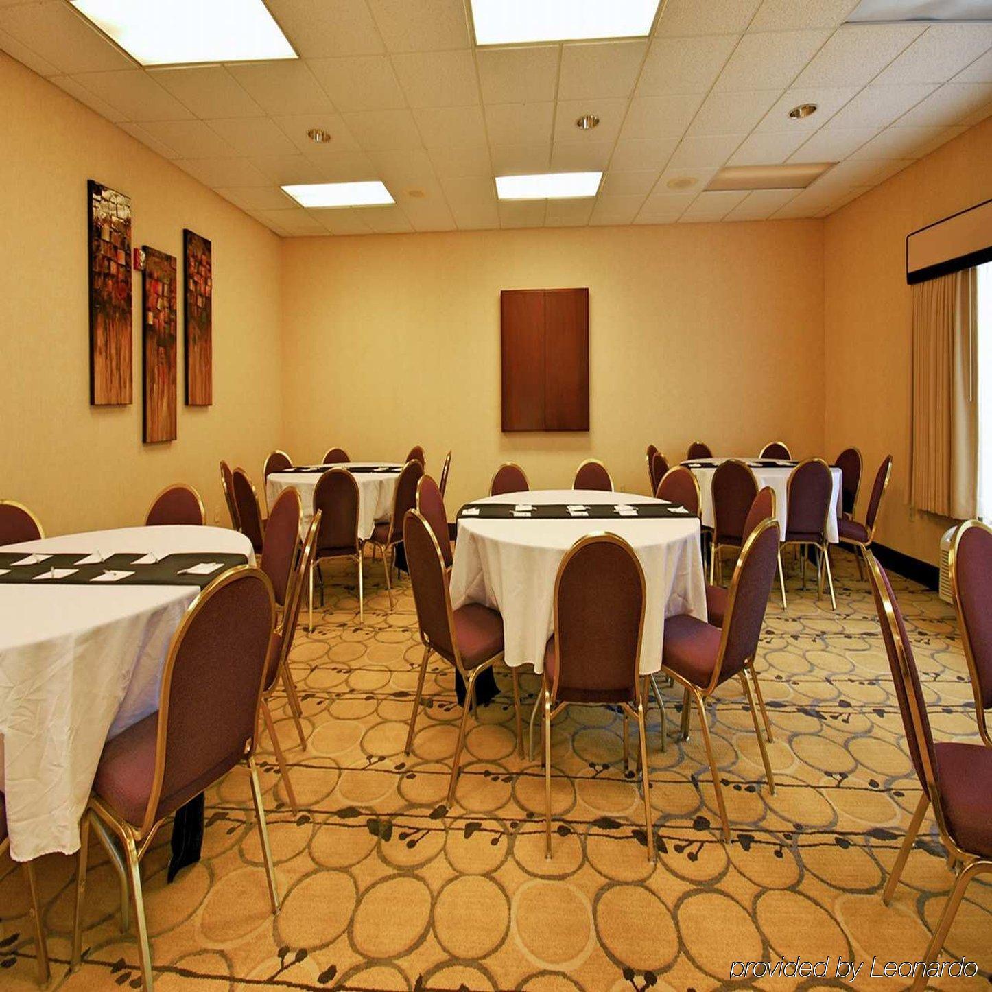 Hampton Inn Clinton Bagian luar foto